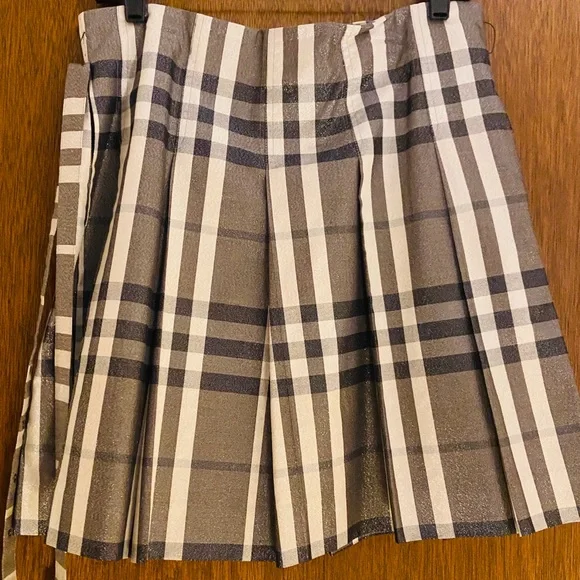 Burberry Size 6 Check Mini Skirt in Black Metallic Gray and White. - Picture 2 of 7